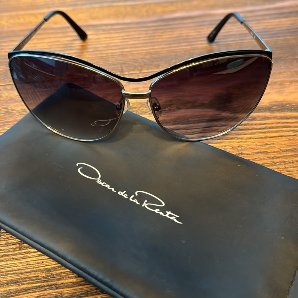 Authentic Oscar de la Renta Sunglasses